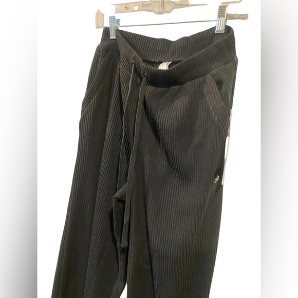 NWT Alo Yoga muse wide leg pants BLACK Size M - Picture 3 of 5